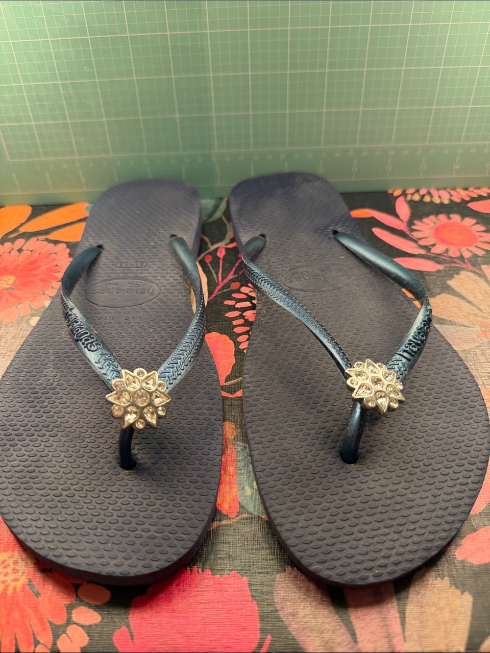 Havaianas Slim Navy Flip Flops with Crystal Flower Embellishment size 41/42